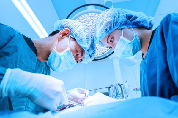 Εκτέλεση συνδεσμοτομής – διεύρυνσης πέους